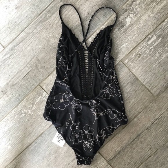 ๐ฅ๐ฅBILLABONG - HH CROCHETED ONE PIECE๐ฅ๐ฅ - Picture 5 of 5